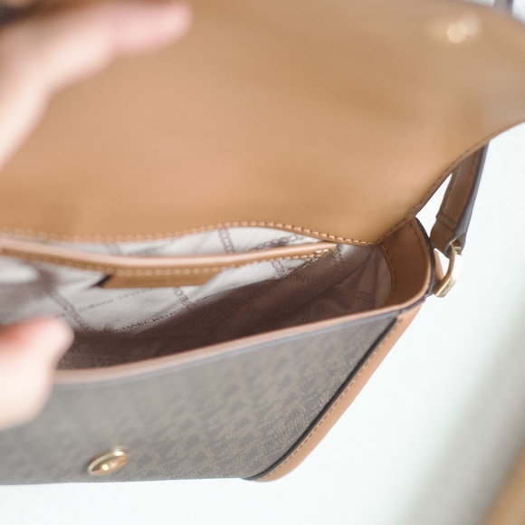 MK Michael Kors Logo Freya Brown Acorn Crossbody Bag NEW - Picture 12 of 15